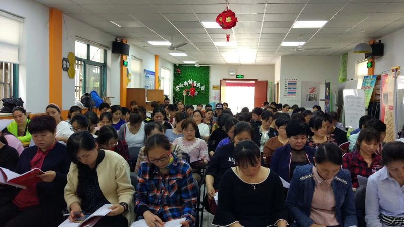 农村母婴店在进货童装时，款式选择也是一个重要环节。以下是一些建议：