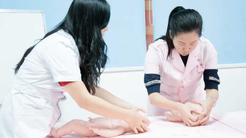 婴儿洗澡防滑垫：安全选择，呵护宝宝第一步