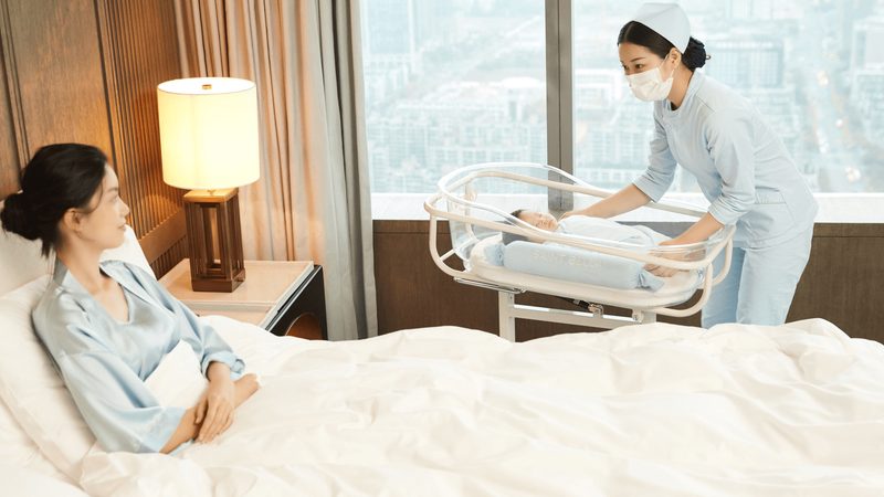 小标题：月子中心护理人员资质的重要性