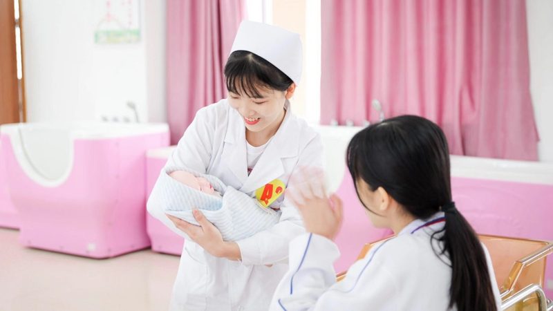 月子会所护理人员资质与价格，家长如何抉择？**